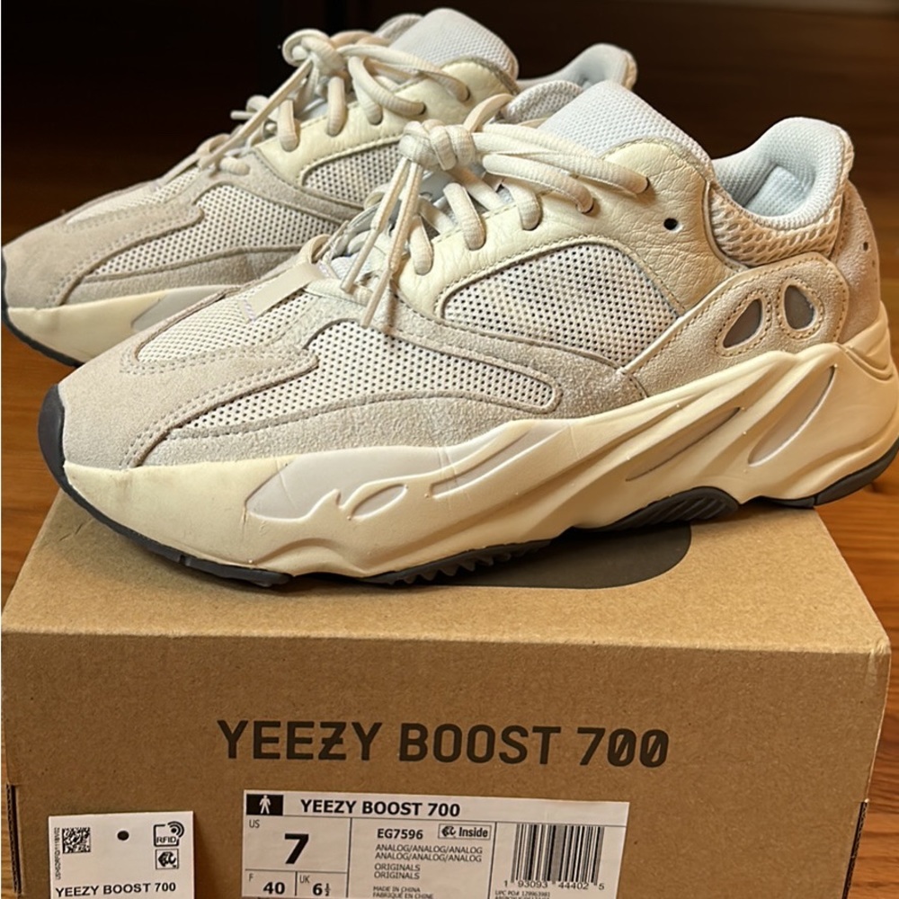 Yeezy boost 700